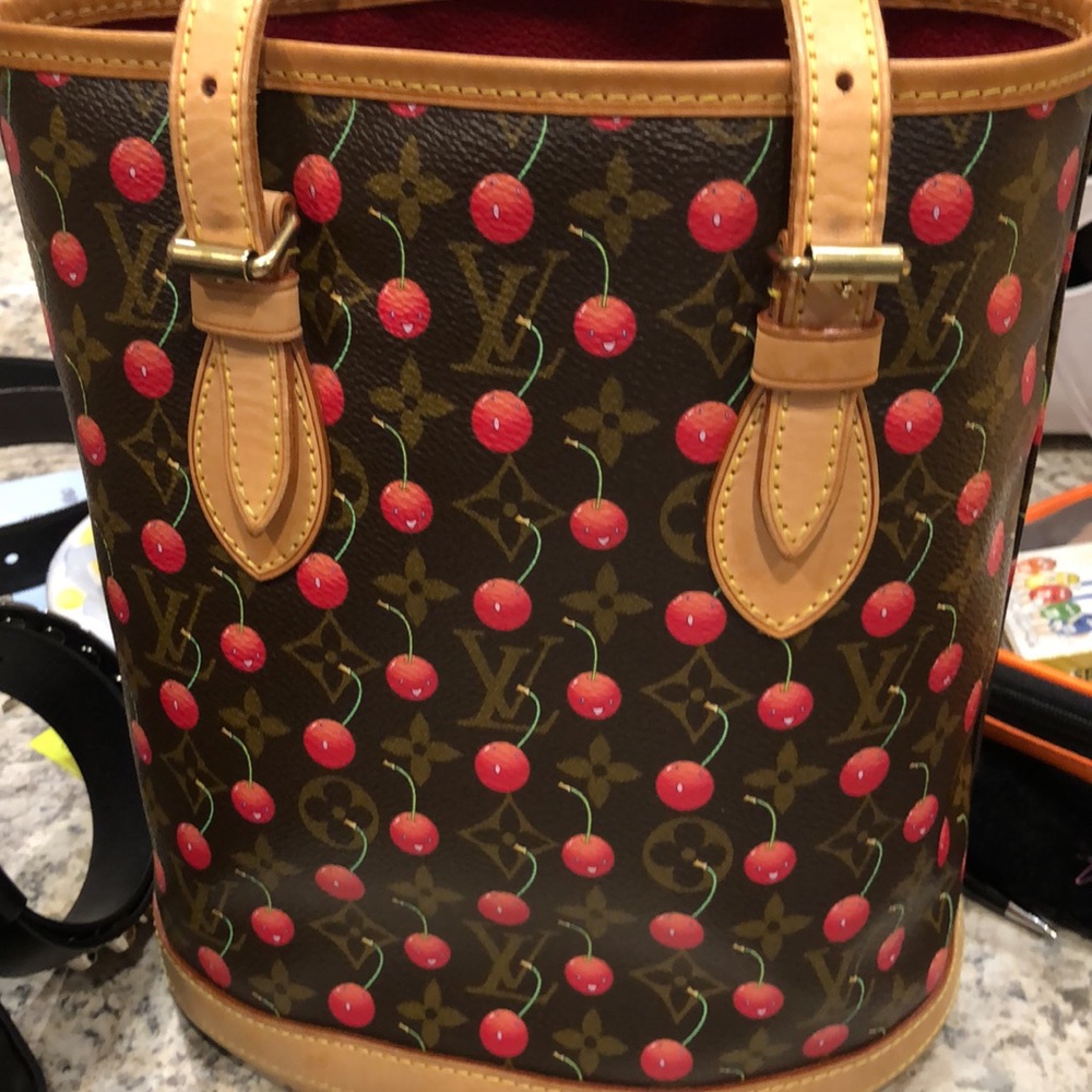 Authentic Legitimate Designer Items - Picture 4 of 6